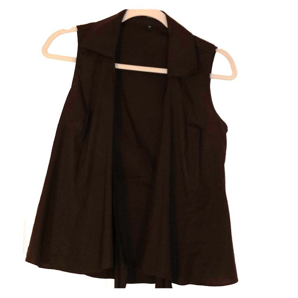 Vest with tie